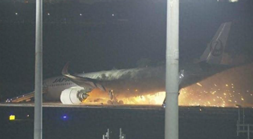 今日重大新闻,飞机事件震惊全球,全球震惊!今日重大飞机事件成焦点新闻