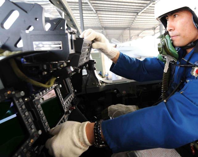 歼十机舱,探索现代战机内部的世界,歼十机舱揭秘,探索现代战机内部奥秘