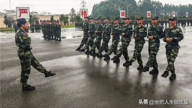 新兵队列训练,塑造军事素质与纪律意识的基石,新兵队列训练,塑造军事素质与纪律意识的基石训练之旅