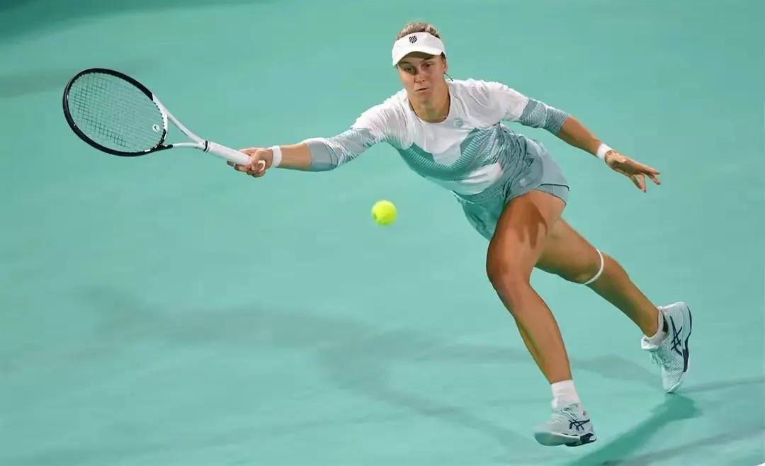 中国第三款隐身战机将现身,引领航空新时代的崭新力量,中国第三款隐身战机即将亮相,引领航空新时代的新锐力量