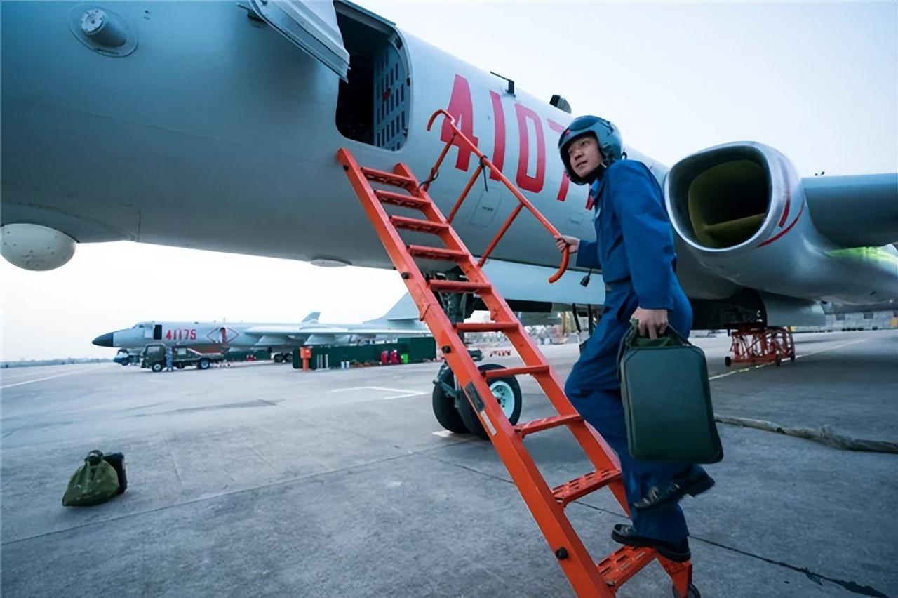 海军飞行员待遇的优越性，一份令人羡慕的荣誉与待遇并存的职业，海军飞行员，荣誉与待遇并存的职业优越性