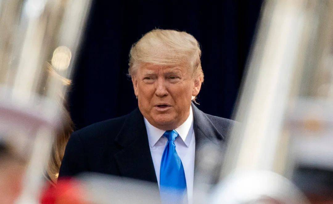 特朗普面临刑事指控，权力之巅的挑战与反思，特朗普面临刑事指控，权力之巅的挑战引发社会反思