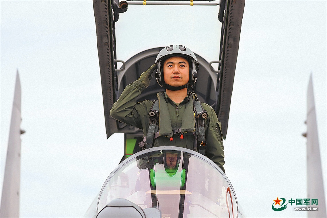 吴迪迦代对抗秦军长，一场史诗般的对决，吴迪迦与秦军长的史诗对决