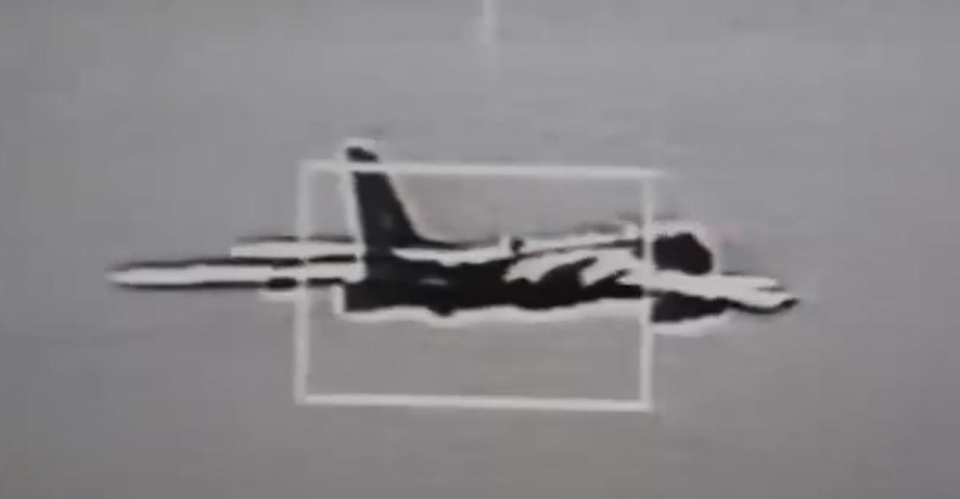 台军战机锁定轰-6K与歼-16,空中力量的新挑战与应对,台军面临新挑战,战机锁定轰-6K与歼-16,空中力量应对策略揭晓