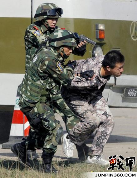 中国武警服装,传统与现代的完美结合,中国武警服装,传统与现代的时尚融合