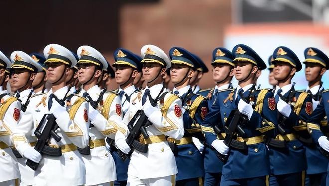 阅兵仪式上的民族团结方阵,展现多元一体的华夏风采,阅兵仪式上的民族团结方阵,展现华夏多元一体之风采