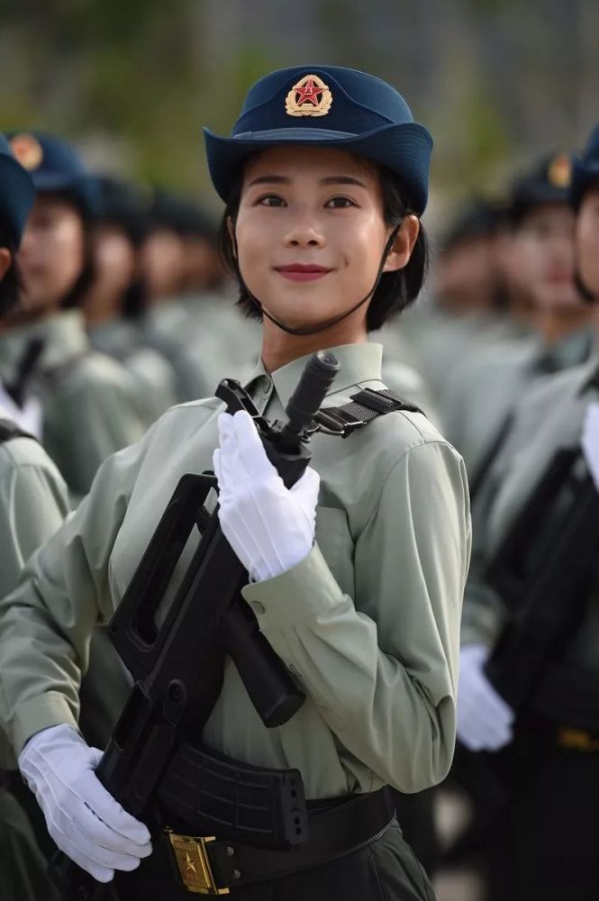 女兵王,军中铿锵玫瑰的崛起,军中铿锵玫瑰,女兵王的崛起之路