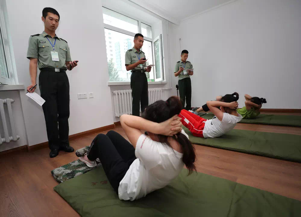 女兵入伍前需要体能测试吗？——探讨女性士兵体能测试的必要性与重要性，女兵体能测试的必要性与重要性探讨，女性士兵入伍前的体能测试是否必要？