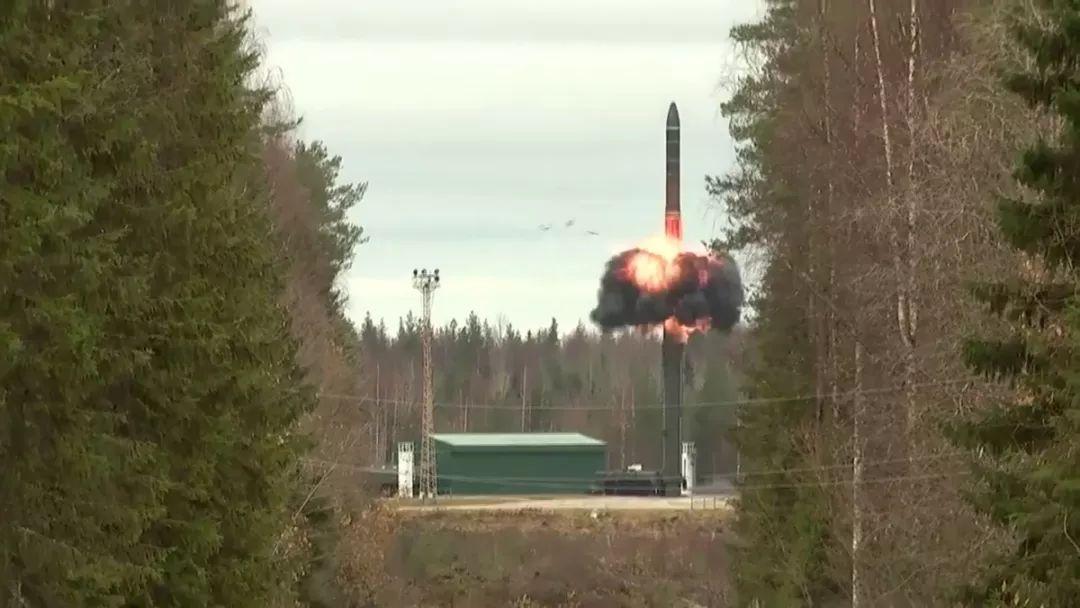 亚尔斯和白杨M的区别，技术、应用与战略价值对比，亚尔斯与白杨M，技术、应用与战略价值深度对比