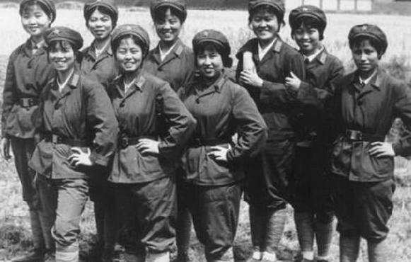为什么对女兵的要求很高,女兵的高标准要求的背后原因解析