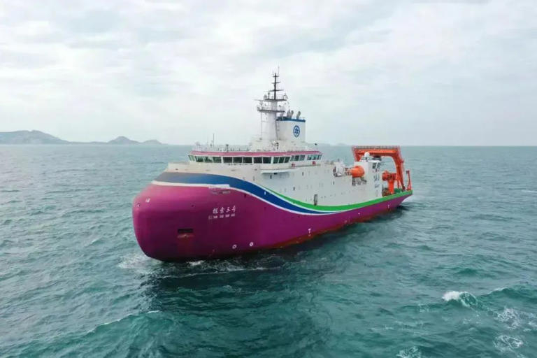 远洋大型渔船,承载10000吨能力的海洋探索者,远洋大型渔船,承载万吨能力的海洋探索巨轮