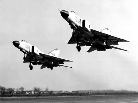 歼八研制历程，中国航空工业的骄傲，歼八研制历程，中国航空工业的辉煌里程碑