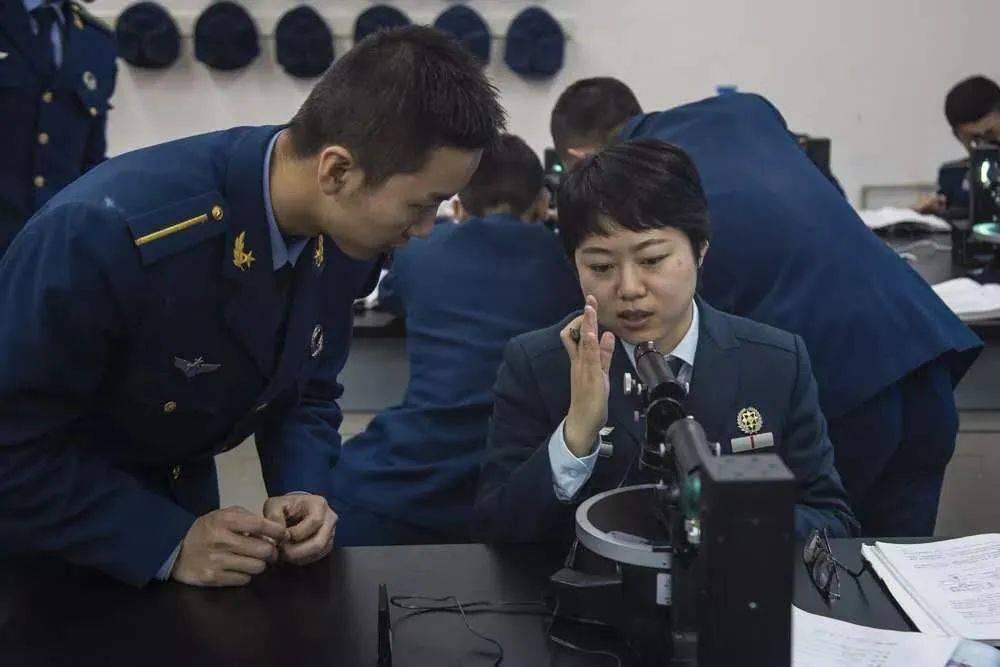 空军航空大学文职人员的角色与职责,空军航空大学文职人员的角色与职责解析