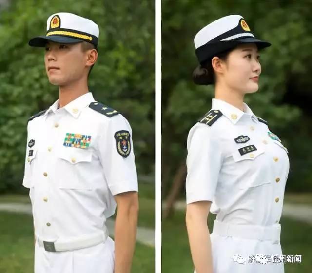 火箭军夏常服一期肩章拆卸详解，火箭军夏常服一期肩章拆卸指南