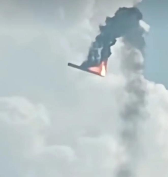 火箭飞至半空坠落爆炸，探索背后的真相与挑战，火箭半空坠落爆炸事件背后的真相与挑战探索