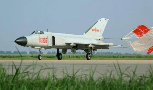 歼8性能可靠，中国空军的重要支柱，歼8，中国空军性能可靠的重要支柱