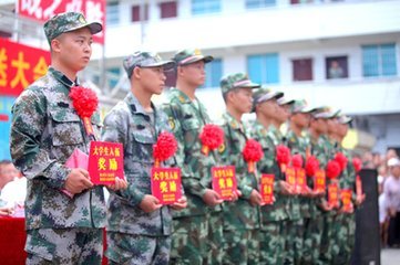 高校新生入伍新政策，探索与实践，高校新生入伍新政策，探索与实践之路