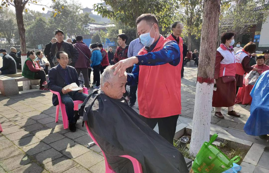 以青春之名，筑梦军旅岁月——一名2000年入伍的义务兵的成长历程，青春军旅梦，一名义务兵的成长历程