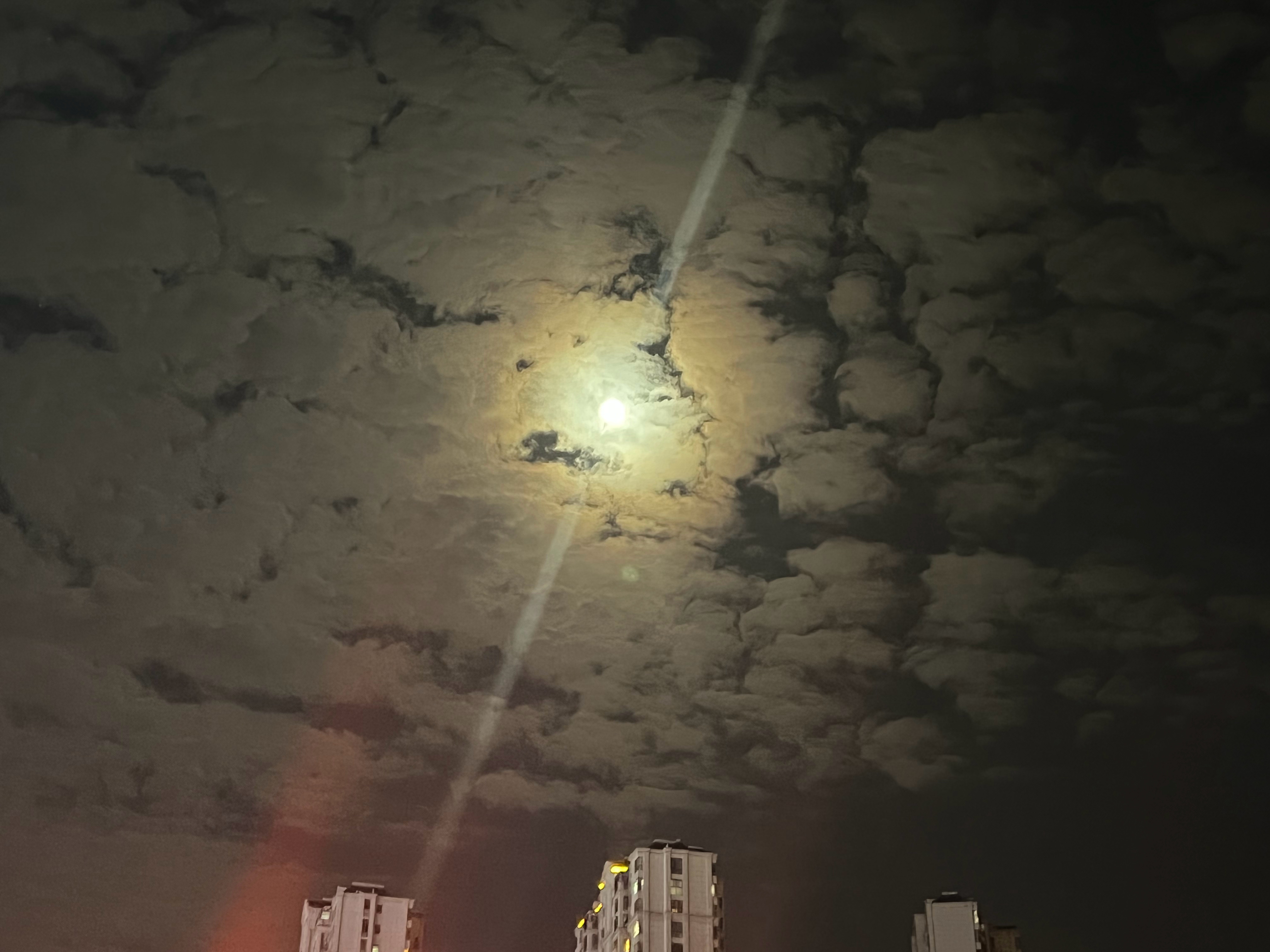 今夜明月圆圆，映照心灵之镜，今夜明月映照心灵，一轮圆满映心境