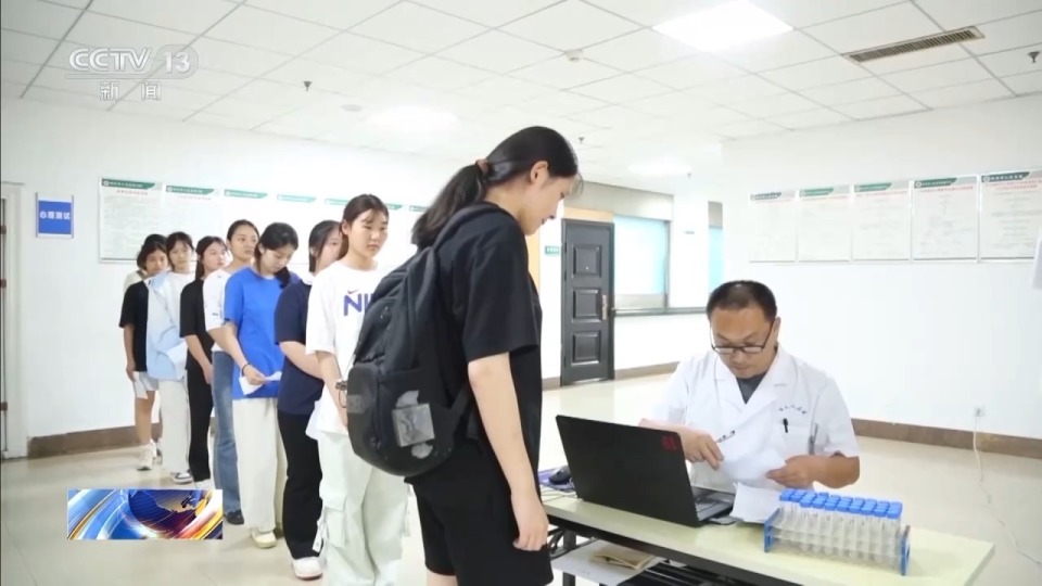 征兵体检女兵，新时代下的挑战与机遇，新时代女兵征兵体检，挑战与机遇并存