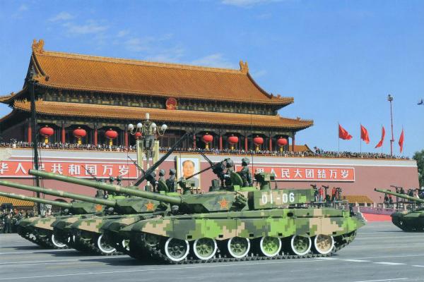 庆祝祖国华诞，70周年国庆阅兵中的99A主战坦克亮点解析，祖国华诞70周年国庆阅兵中的99A主战坦克瞩目解析