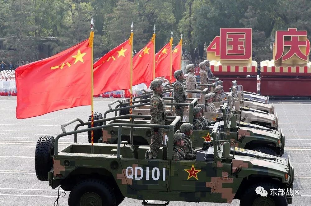 国庆70周年阅兵中的100面战旗，荣耀与力量的象征，国庆70周年阅兵中的荣耀与力量——100面战旗的象征