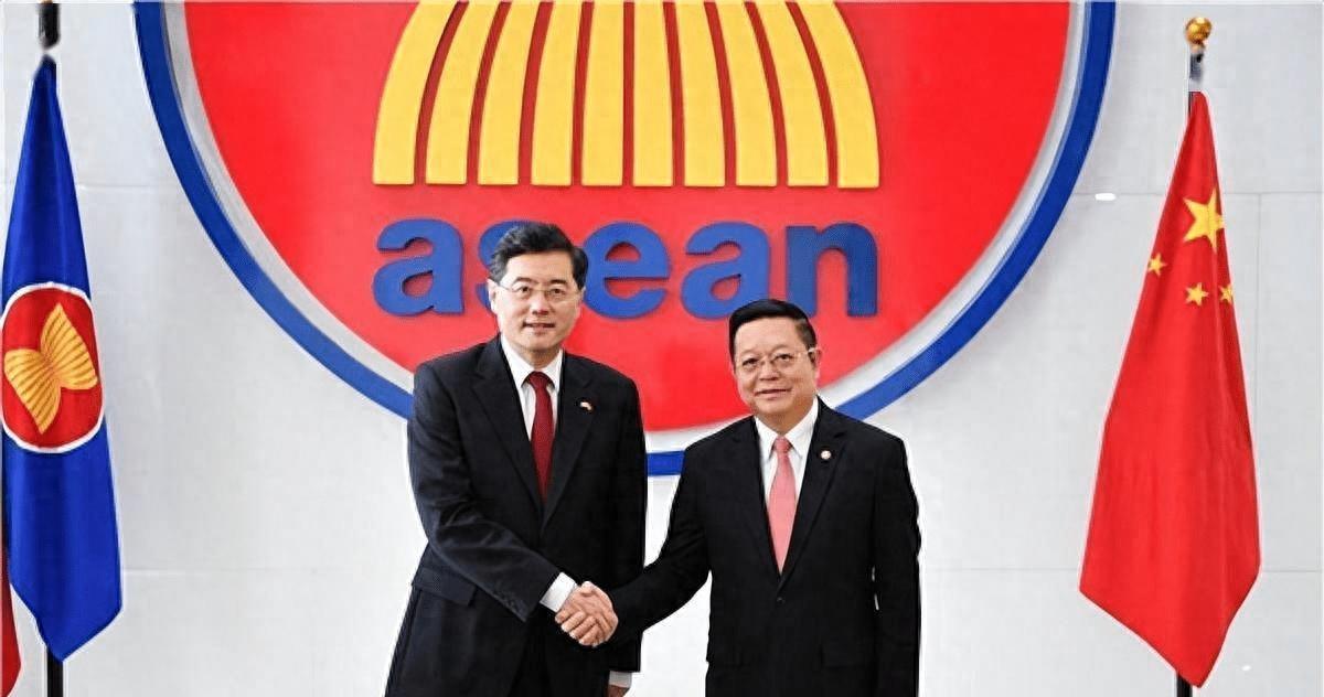 巴西实弹军演最新动态消息，全球关注下的军事力量展示，巴西实弹军演展示全球关注下的军事力量展示