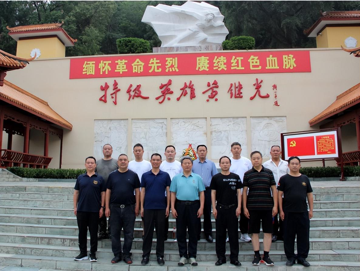 上甘岭战役特级英雄——黄继光，上甘岭战役英雄黄继光，英勇事迹永垂不朽