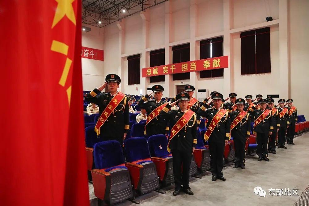 火箭军军服图片，展现力量与荣耀的象征，火箭军军服展示力量与荣耀，军装图片揭示威严风采