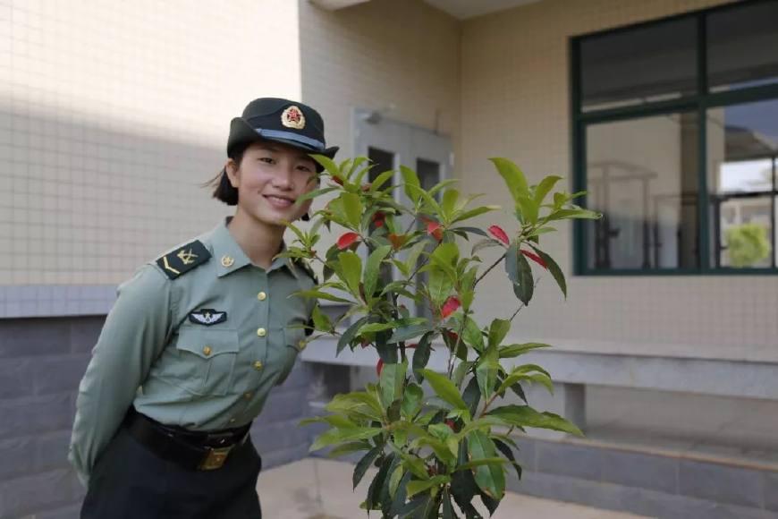 男兵与女兵，军队中的不同力量，男兵与女兵，军队中的双重力量