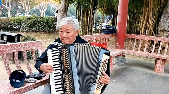 志愿军军歌的演奏方式，音乐与英勇的交融，志愿军军歌演奏，英勇与音乐的交融