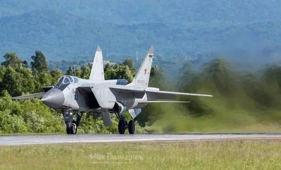 米格31能否成功拦截全球鹰无人机，技术解析与探讨，米格31拦截全球鹰无人机技术解析与探讨