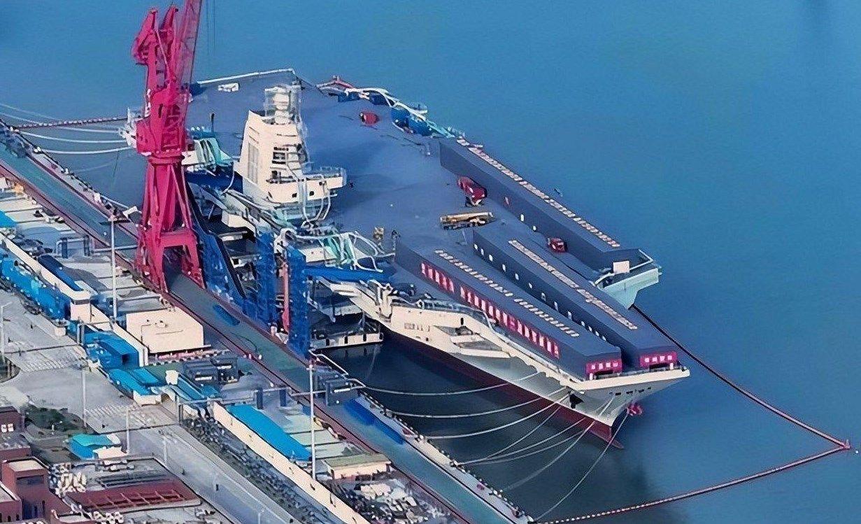 山东舰与辽宁舰对比，中国海军双舰之骄，中国海军双舰之骄，山东舰与辽宁舰深度对比