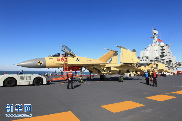 歼-15在辽宁舰上的起降全过程，歼-15在辽宁舰上的起降实录