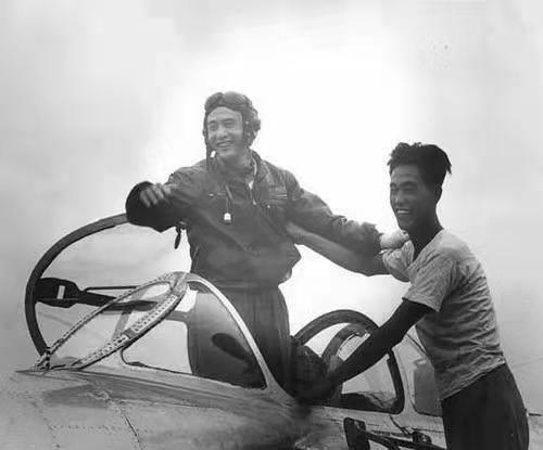 中国空军航空大学标志，荣耀与梦想的象征，中国空军航空大学标志，荣耀与梦想之象征