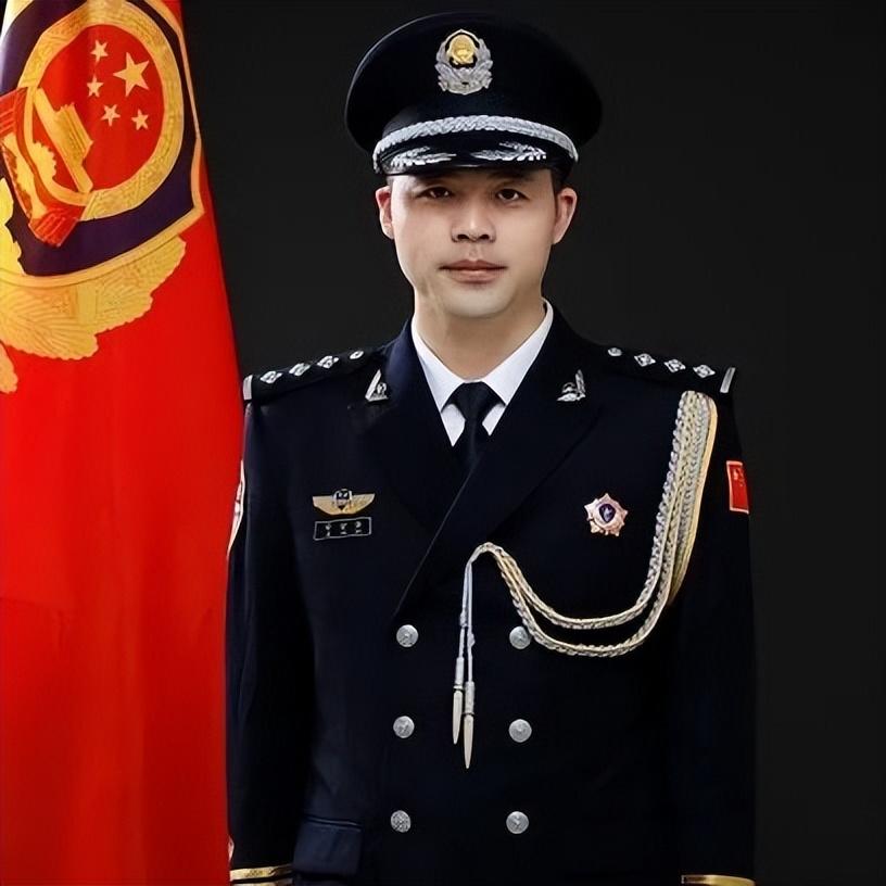 试点新式警服，重塑警务形象，提升执法公信力，重塑警务形象，试点新式警服提升执法公信力