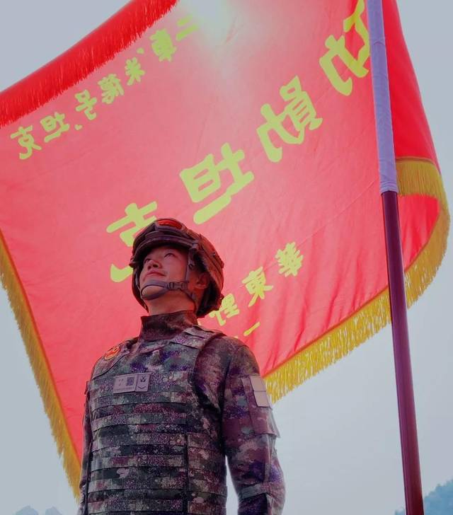 荣耀时刻，全新设计的100面战旗亮相，荣耀时刻，全新设计的百面战旗震撼登场
