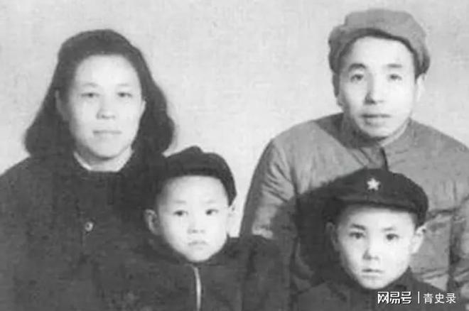 三名上将降级，军事变革中的领导力重塑，军事变革下的领导力重塑，三名上将降级引发深思