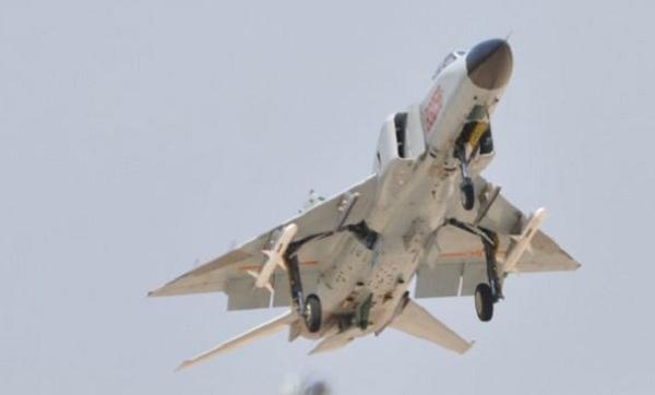 歼八介绍，中国空军的主力战斗机之一，歼八，中国空军主力战斗机深度解析