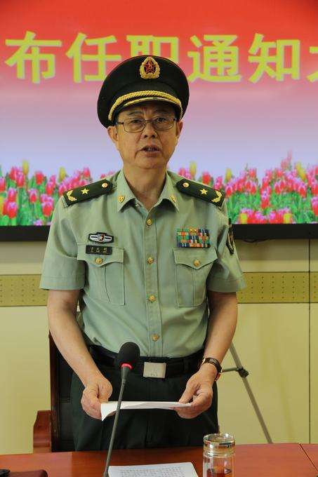 集团军最高首长称谓，司令员与军长之间的探讨，司令员与军长，集团军最高首长的称谓探讨