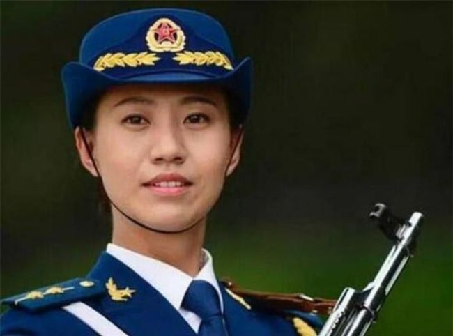 三军仪仗队女兵程诚照片，展现新时代巾帼英雄风采，三军仪仗队女兵程诚照片，新时代巾帼英雄风采展现