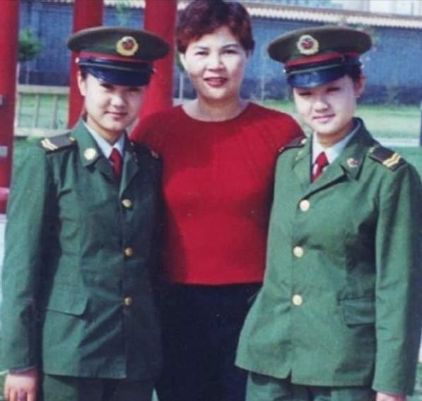 三军女兵方队阅兵式，展现新时代巾帼英雄风采，三军女兵方队阅兵式，展现新时代巾帼英雄风采