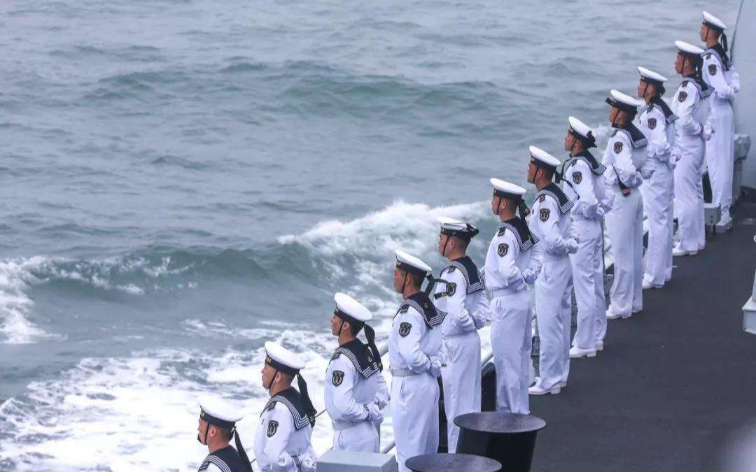 人民海军向前进——盛大的阅兵仪式，人民海军壮丽阅兵，向前进，展辉煌实力