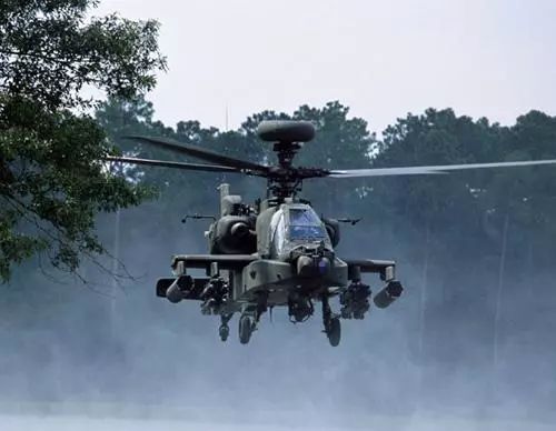 阿帕奇武装直升机,多人协同作战的空中霸主,阿帕奇武装直升机,多人协同作战的空中霸主风采