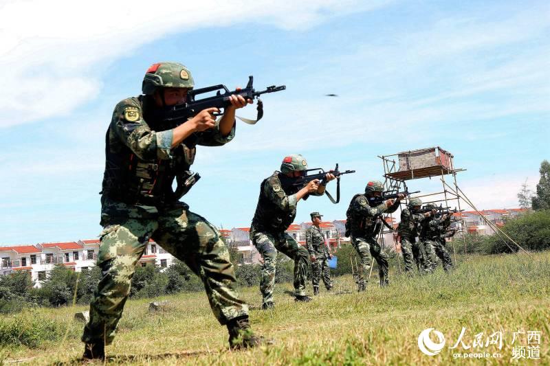 武警实弹射击,锤炼精兵,锻造实战能力,武警实弹射击演练,锤炼精兵,提升实战能力