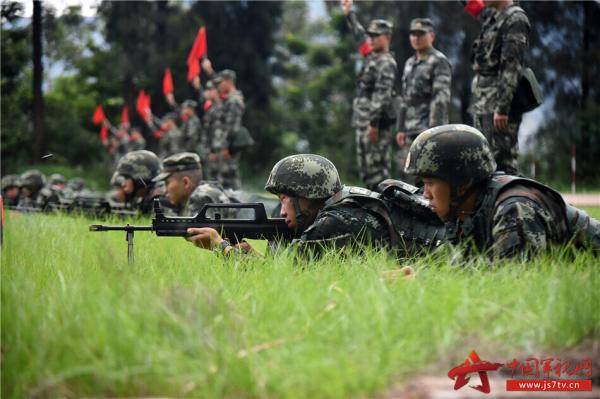 武警实弹射击,锤炼精兵,锻造实战能力,武警实弹射击演练,锤炼精兵,提升实战能力
