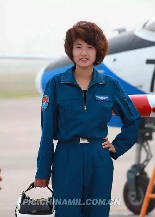 女飞行员钟芹,蓝天之上的勇敢追梦人,女飞行员钟芹,蓝天之上的追梦勇士